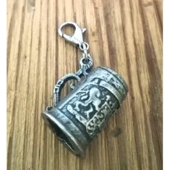 1 Charivarianhänger/ Trachtenanhänger Bierkrug/Maßkrug, antik-silberfarben