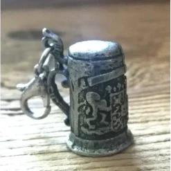 1 Charivarianhänger/ Trachtenanhänger Bierkrug/Maßkrug, antik-silberfarben