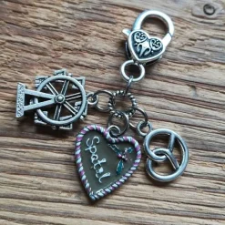 1 Charmanhänger/ Trachtenanhänger mit 3 Volksfestmotiven