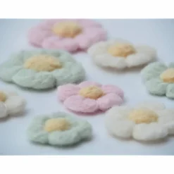 * DEKOBLUMEN * PASTELLFARBEN * 9 STÜCK * 100 % WOLLE * HANDGEARBEITET * NADELFILZ * ZUR DEKORATION *
