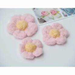 * DEKOBLUMEN * ZARTROSA * 3 STÜCK * 100 % WOLLE * HANDGEARBEITET * NADELFILZ * ZUR DEKORATION *