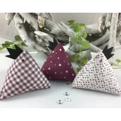 3 Dekohühner aus Stoff – Frühlingsdeko, handgenäht, beere/weiß