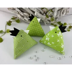 3 Dekohühner aus Stoff – Frühlingsdeko, handgenäht, grün/weiß,