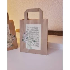 2 er Set Geschenktüten aus Kraftpapier verziert mit alter Buchseite & Eukalyptus