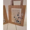 2 er Set Geschenktüten aus Kraftpapier verziert mit alter Buchseite & Wiesenblumen