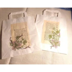 2 er Set Geschenktüten mit alter Buchseite & Blümchen