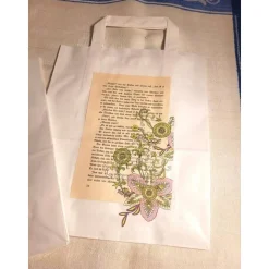 2 er Set Geschenktüten mit alter Buchseite & Blümchen