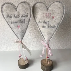 2 er Set Herzen auf Standfuß  in der Farbe ROSA - Tisch/Fenster Dekoration aus 100 % Wollfilz - für liebe Menschen