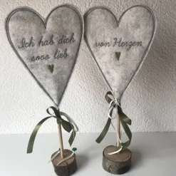 2 er Set Herzen auf Standfuß in der Farbe GRÜN - Tisch/Fenster Dekoration aus 100 % Wollfilz - für liebe Menschen