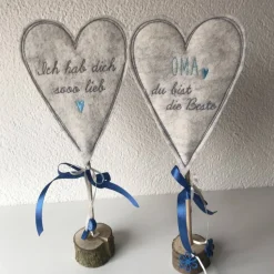 2 er Set Herzen auf Standfuß  in der Farbe TÜRKIS - Tisch/Fenster Dekoration aus 100 % Wollfilz - für liebe Menschen