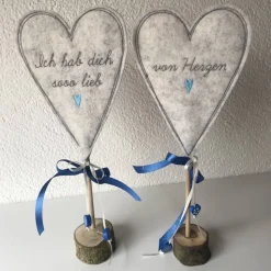2 er Set Herzen auf Standfuß  in der Farbe TÜRKIS - Tisch/Fenster Dekoration aus 100 % Wollfilz - für liebe Menschen