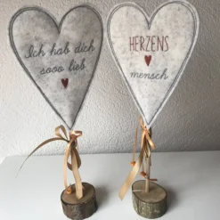 2 er Set Herzen auf Standfuß  in der Farbe COGNAC - Tisch/Fenster Dekoration aus 100 % Wollfilz - für liebe Menschen