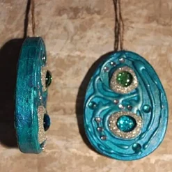 2 er-Set Ostereier GRÜNTÜRKIS Collage Acrylmalerei auf einem flachen Pappmachè-Ei Künstler-Ei Osterdeko