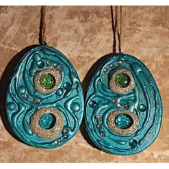 2 er-Set Ostereier GRÜNTÜRKIS Collage Acrylmalerei auf einem flachen Pappmachè-Ei Künstler-Ei Osterdeko