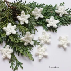 10 gehäkelte Sterne mit Glitzer - Häkelapplikation,Kartengestaltung,Streudeko,Tischdeko,Weihnachten,Gastgeschenk,creme