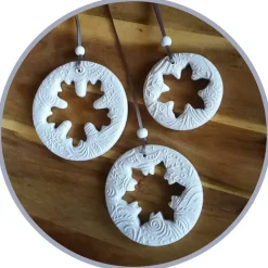 3 große Anhänger Weihnachten Winter | weiß grau | 7 - 10 cm | Schneeflocken