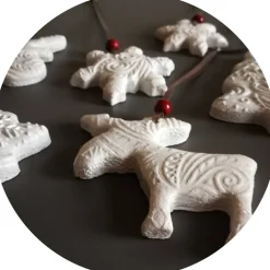 6 große Anhänger Weihnachten Winter | weiß grau rot | 5 - 8 cm | Elch Schneeflocke Tanne