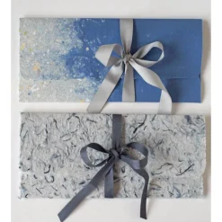 2 handgeschöpfte Briefumschläge mit Klappkarten und Bändchen, ca. 10 cm x 22 cm, Verpackung für Geldgeschenke, Tickets,