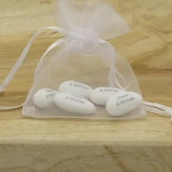 5 Hochzeitsmandeln / Taufmandeln / Zucker-Mandeln mit eigenem Text • im Organzabeutel • »personalisiert«