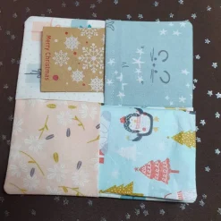 2 in eins, Weihnachtlicher Untersetzer und originelle Geschenkverpackung in hellen Tönen