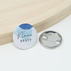 10 personalisierte Hochzeit JGA Button, Stil 02 | runde 32mm Namen Button | Junggesellenabschied Namensbutton