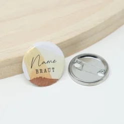 10 personalisierte Hochzeit JGA Button, Stil 03 | runde 32mm Namen Button | Junggesellenabschied Namensbutton