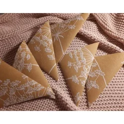 6 Spitztüten in Senfgelb mit Wiesenblumen ...