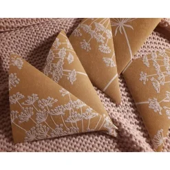 6 Spitztüten in Senfgelb mit Wiesenblumen ...