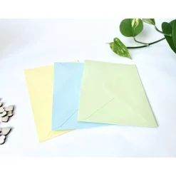 30 Stück Kartenset Klappkarten aus Kraftpapier in blau, grün und gelb