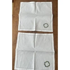 2 Stück Stoffservietten 40 x 40 cm, mit Stickerei und Lochsaum