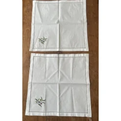 2 Stück Stoffservietten 40 x 40 cm, mit Stickerei und Lochsaum