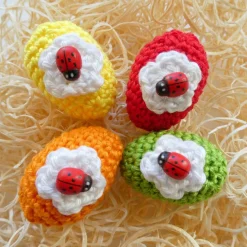 4 Umhäkelte Ostereier mit Marienkäfer - gehäkelt,Ostern,Tischdeko,Gastgeschenk,Dekoeier,rot,gelb,grün,orange