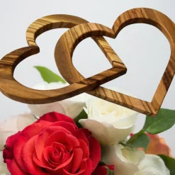 2 verbundene Herzen aus Olivenholz personalisierbar