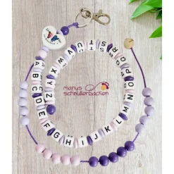 ABC-Rechenkette mit Motivherz "Ich bin ein Schulkind" in Lila, Flieder und Rosa