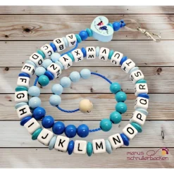 ABC-Rechenkette mit Motivherz "Ich bin ein Schulkind" in Mittelblau, Babyblau und Türkis