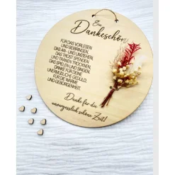 Abschiedsgeschenk für Erzieher & Erzieherinnen – gravierte Holzscheibe mit Trockenblumen