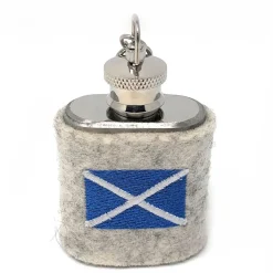 Abverkauf Mini Flachmann Edelstahl 30 ml + Hülle bestickt mit schottischer Flagge Wollfilz