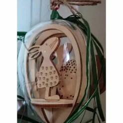 Acryl-Ei mit Holzhasen