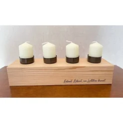 Adventsbalken, Advent, mit vier Stumpenkerzen