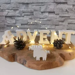 Adventsdeko Buchstaben – Handgefertigte Schriftzüge für festliche Adventsarrangements