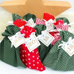 Adventskalender / Säckchen zum Befüllen / Stoffsäckchen mit Zahlen dunkelgrün rot