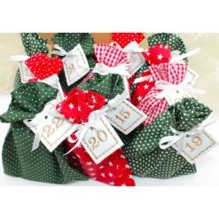 Adventskalender / Säckchen zum Befüllen / Stoffsäckchen mit Zahlen dunkelgrün rot