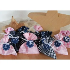 Adventskalender / Säckchen zum befüllen / Stoffsäckchen mit Zahlen blau rosa