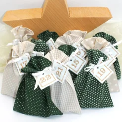 Adventskalender / Säckchen zum Befüllen / Stoffsäckchen mit Zahlen dunkelgrün beige