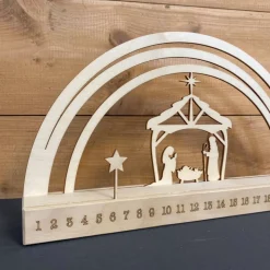 Adventskalender aus Holz mit Krippenszene – Skandinavische Weihnachtsdeko individuell gestalten