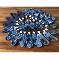 Adventskalender aus kleinen Socken gestrickt, 24 Stück zum befüllen - wiederverwendbar, nachhaltig