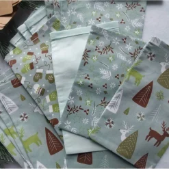 Adventskalender aus Stoff mit Stoffsäckchen zum Befüllen – Waschbar & Wiederverwendbar im Weihnachtsdesign