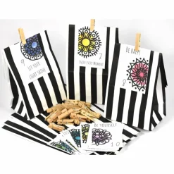 Adventskalender DIY mit Blockbeutel, Zahlen und Holzklammern mir spirituellen Motiven