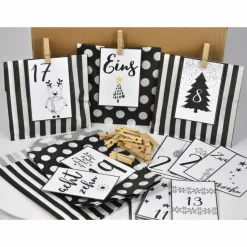 Adventskalender DIY mit Kraftpapiertüten, Zahlen und Holzklammern mir grafischen Motiven