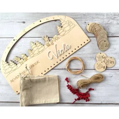 Adventskalender Holz 38×21 cm – Winterlandschaft mit Rehen, Acryl-Name, Lederband | Brett, Zahlen oder Komplettset